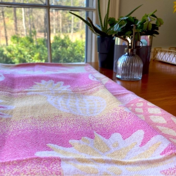 Pineapple Blanket Towel Reversible Versatile Soft Jacquard Weave Travel Towel - Picture 6 of 10
